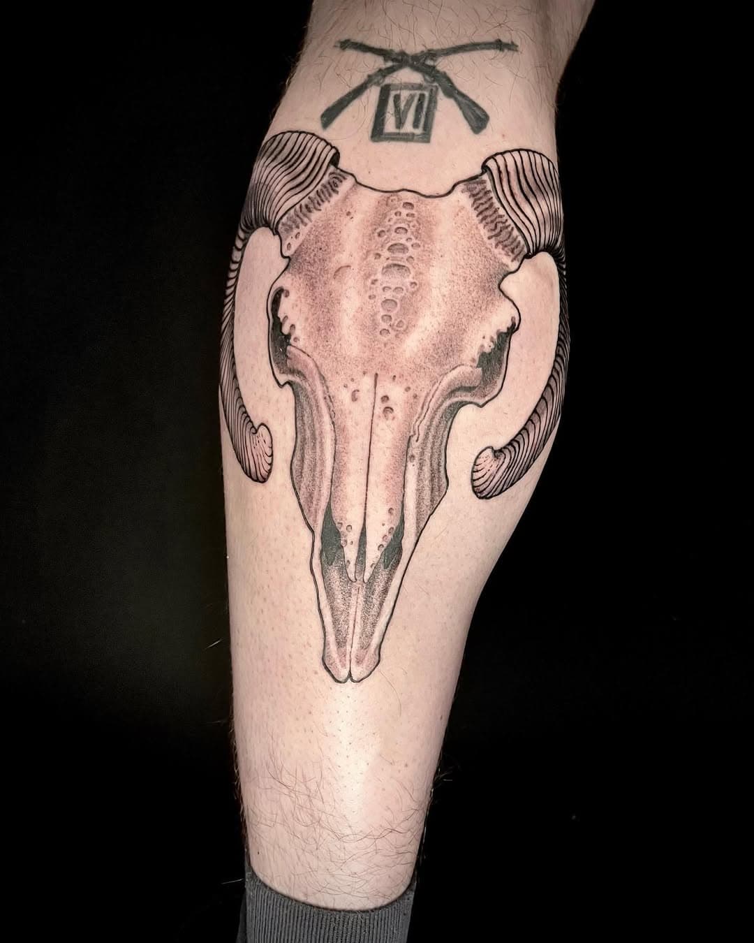 Here are some stills of this ram skull! Tattooed @strongholdtattoo 
If you want to book or enquire you can email me on georgemarsden1@hotmail.co.uk 

#tattoo #cardifftattoo #tattoocardiff #blackworkcardiff