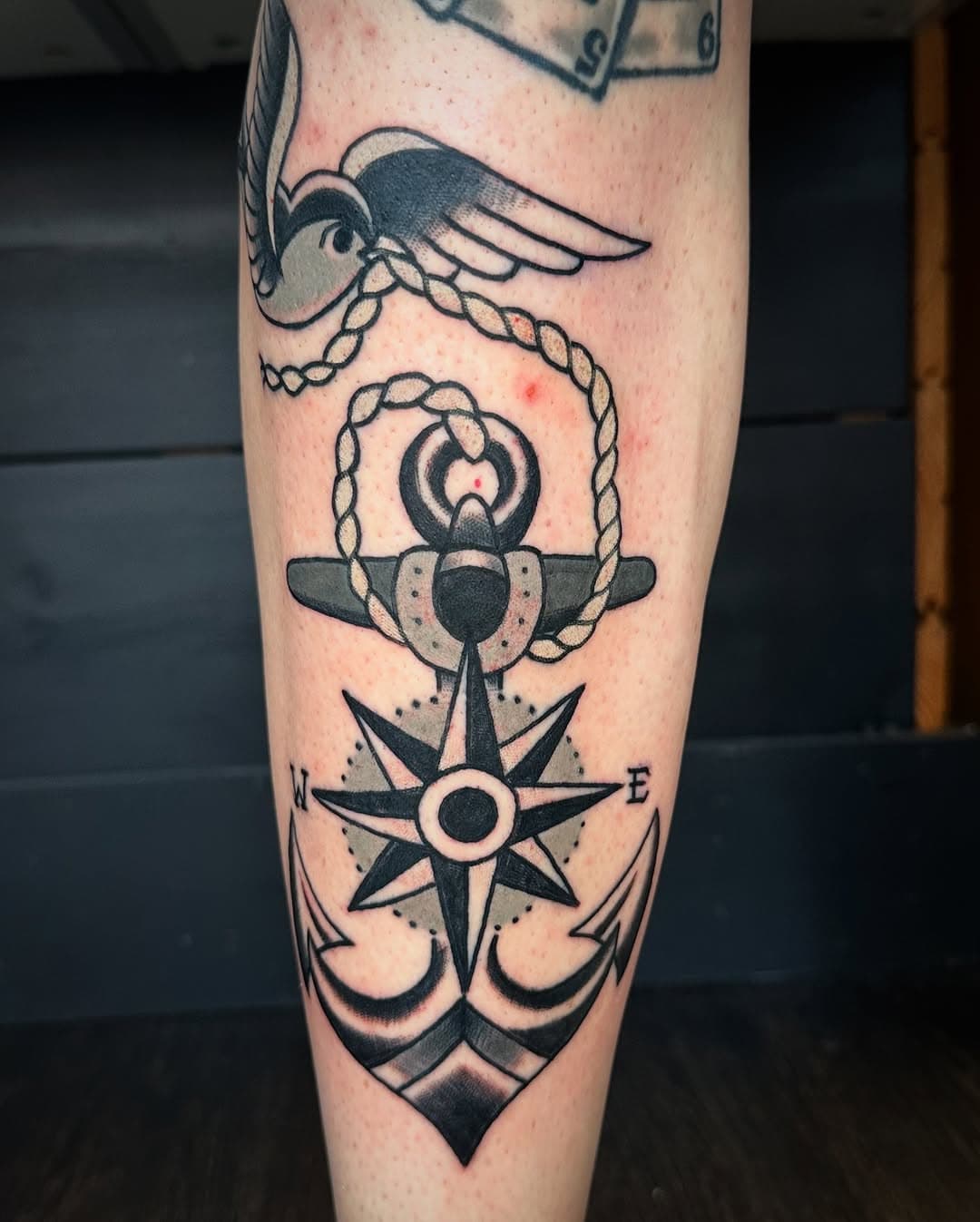 Been snowed in the past couple days and haven’t gotten to tattoo, but here’s one I forgot to post from last week!

#traditionaltattoo #anchortattoo #swallowtattoo #chattanooga #chattanoogatattoo