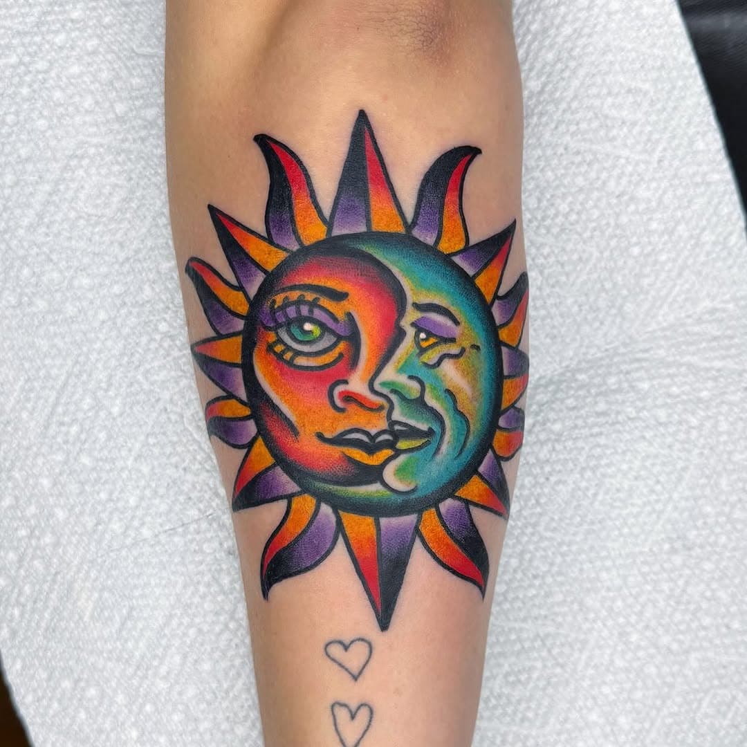 🌞 🌙  #northerntidetattoo #midwestaloha#depere #wisconsin #wisconsintattoo#depereriverwalk #definitelydepere#fantasiaartsupply#suntattoo#moontattoo#sunandmoon