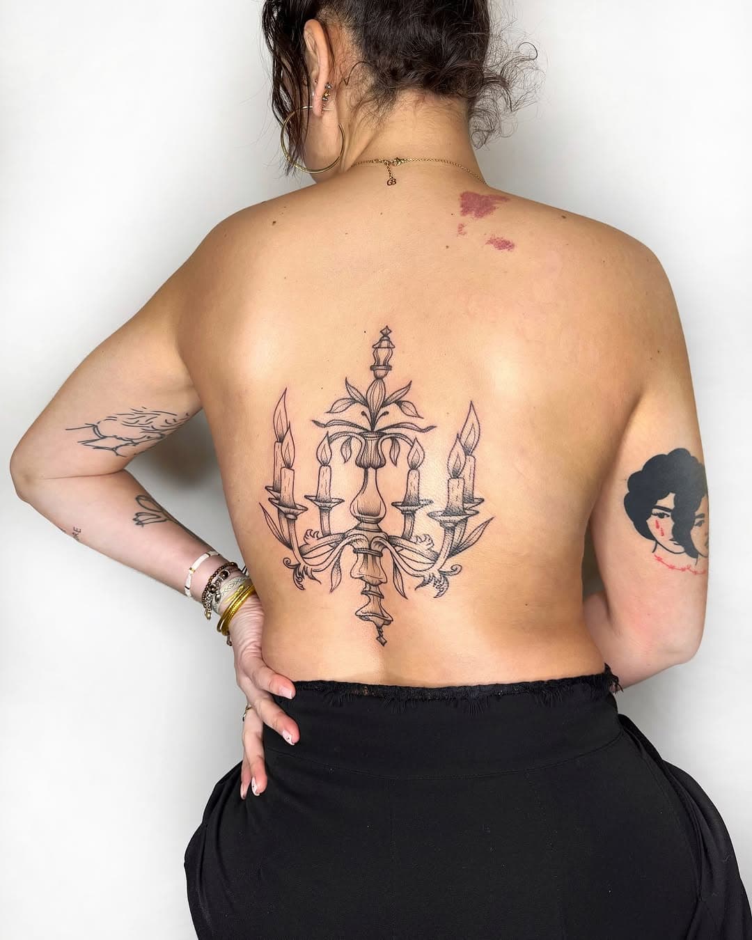 "Chandelier"
Merci Marie pour ta confiance et le super projet ✨🙏
Merci à vous tous de me confier vos peaux 💞

#chandelier #chandeliertatt #candletattoo #candelstick #candelsticktattoo #backtattoo #tattooideas #inkeewoman #inkedgirls #tatouagedos #tatouagefemme #tatouagefrance #tatoueurfrançais #valencetattoo #tattoovalence #tattoo #tatouagevalence #tatoueurvalence #rhonealpestattoo #valence #valenceville #valence26