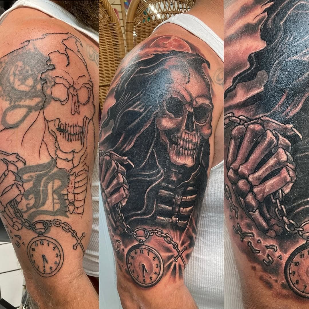 A little custom cover up action made by @tattoosbycue @jasoncuetattoos @oxygentattoos #oxygentattoo #reapertattoo #reaper