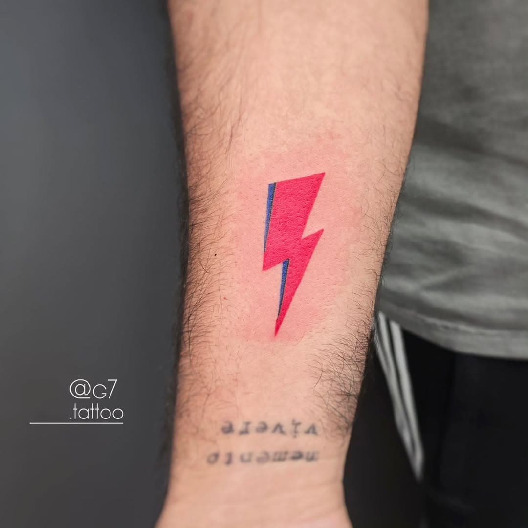 #bowietattoo na pele do Daniel! 
Obrigado pela confiança no meu trabalho 🙌🏻 
.
Orçamento e agendamento pelo watsapp 11 94373-7772 
.
.
.
.
#tattoo #tatuagem #tatuagemtraçofino #morumbi #vilaandrade #panamby #tatuadormorumbi #tatuador