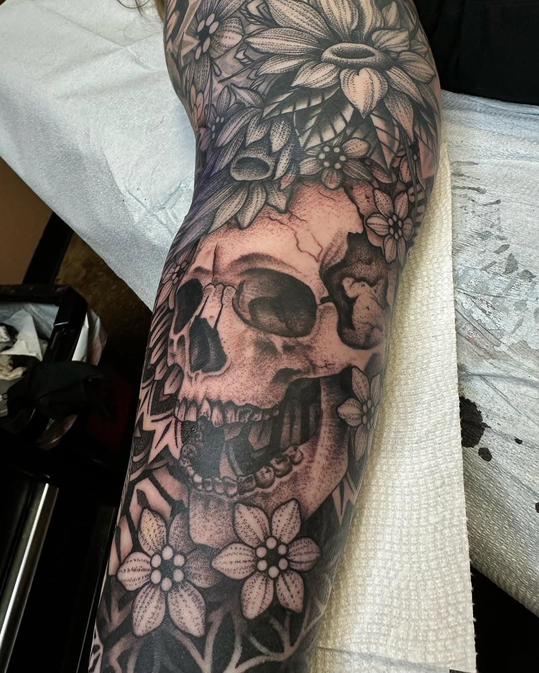 First completed tattoo of the new year and I’m feeling stoked! 2 days in a row to complete the lower forearm. Upper arm has sections that are about 2 years old. Thanks Christine for always talking mess with me and crushing your sessions! Was pumped to include a skull in this floral cluster. Always interested in doing stuff like this if it tickles your pickle hit me up! Houston and Pittsburgh. Thanks y’all!