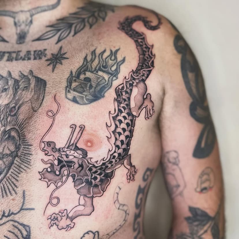 Dragons make great gap fillers 🐉 swipe to see the stencil!

Thanks Karl for your trust and the creative freedom! This concept was so fun, I can’t wait to show the other half of it 💥

To book an appointment with me please email suzetattoos@gmail.com & I’ll get back to you asap 🖤

@soteria_studios 

#londontattoo #tattooartist #booksopen #tattooideas #dragontattoo #tattooart