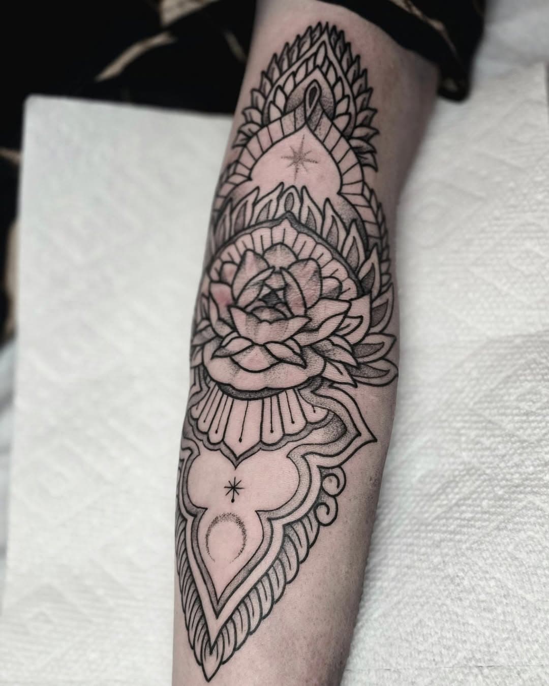 ORNAMENTAL LOTUS TATTOO ✨ for Jesse. In the spring I would LOVE to do more tattoos in this style. Set pricing available. I am now opening up my books for APRIL/MAY 💖 Spring is traditionally the busiest time for tattooing so DM me or contact @heartofheartstattooco to book ASAP 😊
.
.
.
#ornamentaltattoo #dotwork #dotworktattoo #mandalatattoo #ornamental #boldlines #njtattooartist #neotraditional #ladytattooers