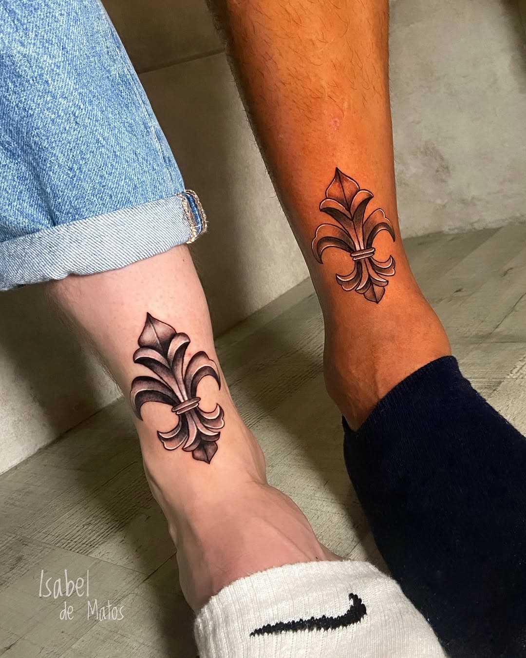 ⚜️Mismo tatuaje en distintos tonos de piel… 🤍🤎

#flordelis #flordelistattoo #tatuaje #tatuajesantander #santandertattoo #belladonatattoo