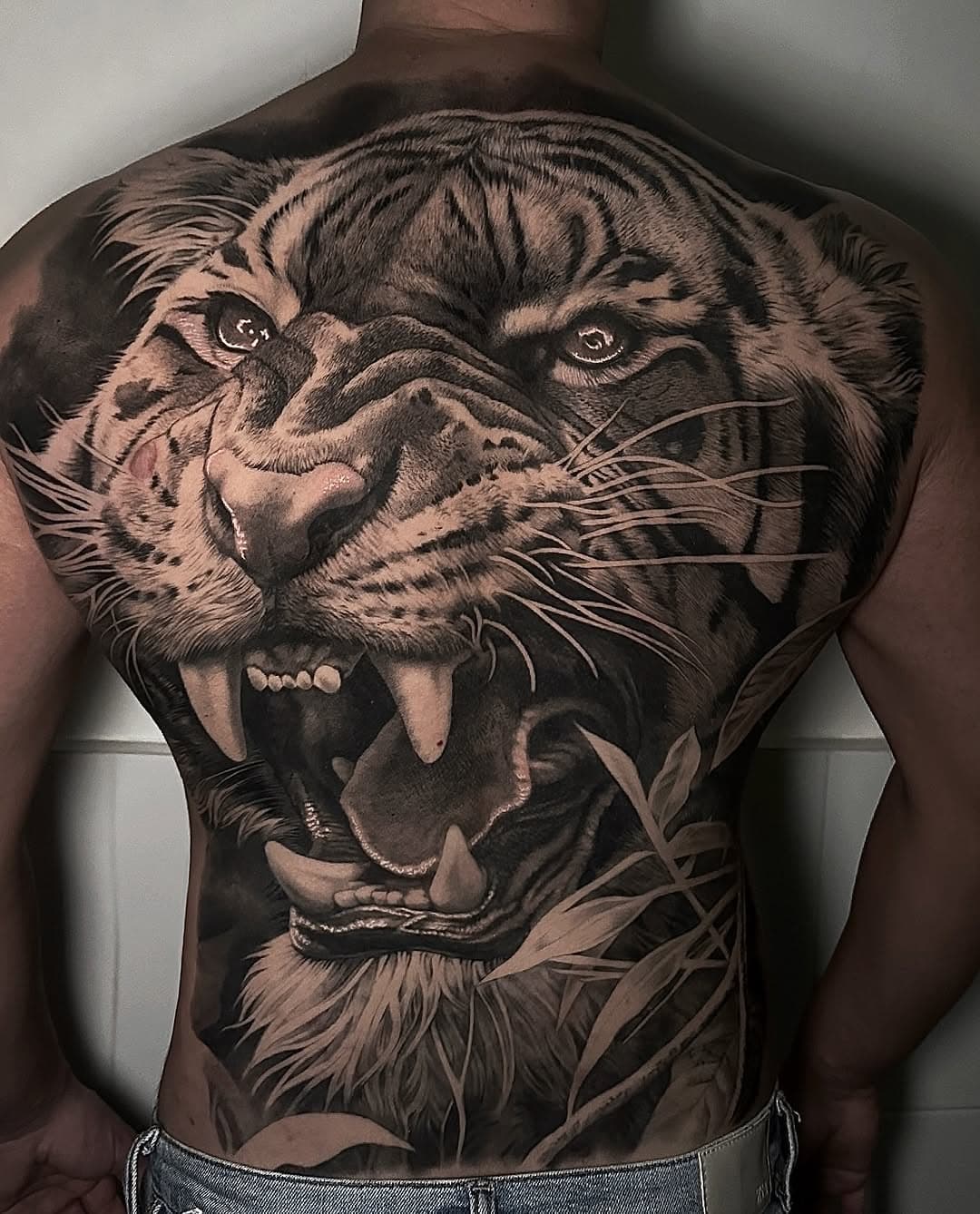 Tiger backpiece

Gracias @koem_oficial por los buenos ratos en @cosafina_tattoo y la confianza depositada en mi trabajo. 

Hecho con agujas @versuscartridge y @kwadron

#mundodastattoo #tigertattoo #tattoobackpiece #healedtattoo #spaintattooartist #realismotattoo #tattooart #tattoosofinsta #tattoorealistic #spaintattooart #inkofkings #barcelonatattoo #tattooartspain