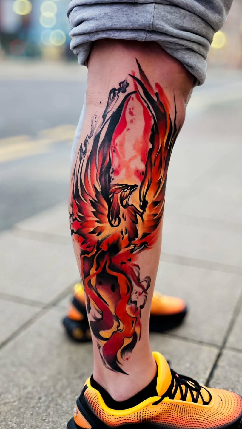 🔥 Rising from the ashes! 🔥
We brought this fiery phoenix to life with bold colourwork and dynamic detail 🖤🔴. A perfect mix of power and beauty!

Thinking of your next masterpiece? DM us to book your slot or tag a mate who needs ink inspo! 📩

#ManchesterTattoo #TattooArt #PhoenixTattoo #InkGoals #TattooStudio #ManchesterInk #LegTattoo #ClaudiaInk