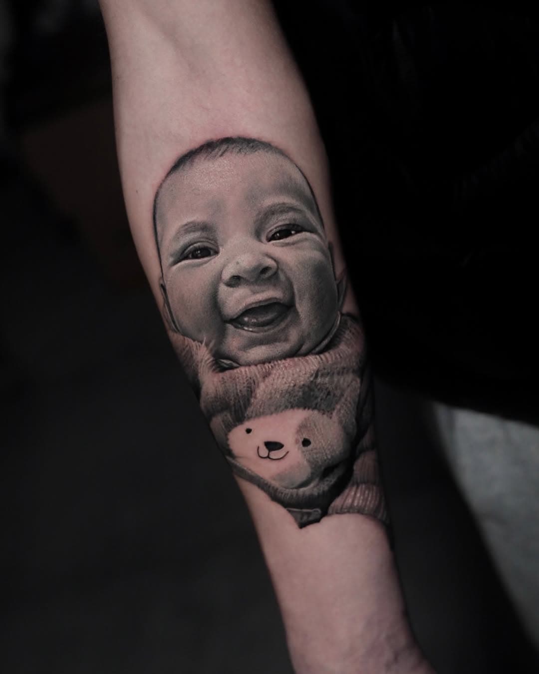 Antonio 🧸👶🏻

Grazie Michele, è stato un piacere 🙏🏻

done using: @dermalizepro 
#tattooart #tattooartist #tatuaggio #tattooed #tattoodesign #inked #tattooinspiration #tatuaggi #tattooartistitaly #tatuaggiitaliani #tattooist #tattooedgirls #tatuatori #tatuaggioitaliano #blackandgreytattoo #realismtattoo #familytattoo #ttt #watercolortattoo #geometrictattoo #realistictattoo #family #tattooitalia #blackandgreytattoo #customtattoo #tattooedpeople #tattoosofinstagram #realistic #portraittattoo #portrait