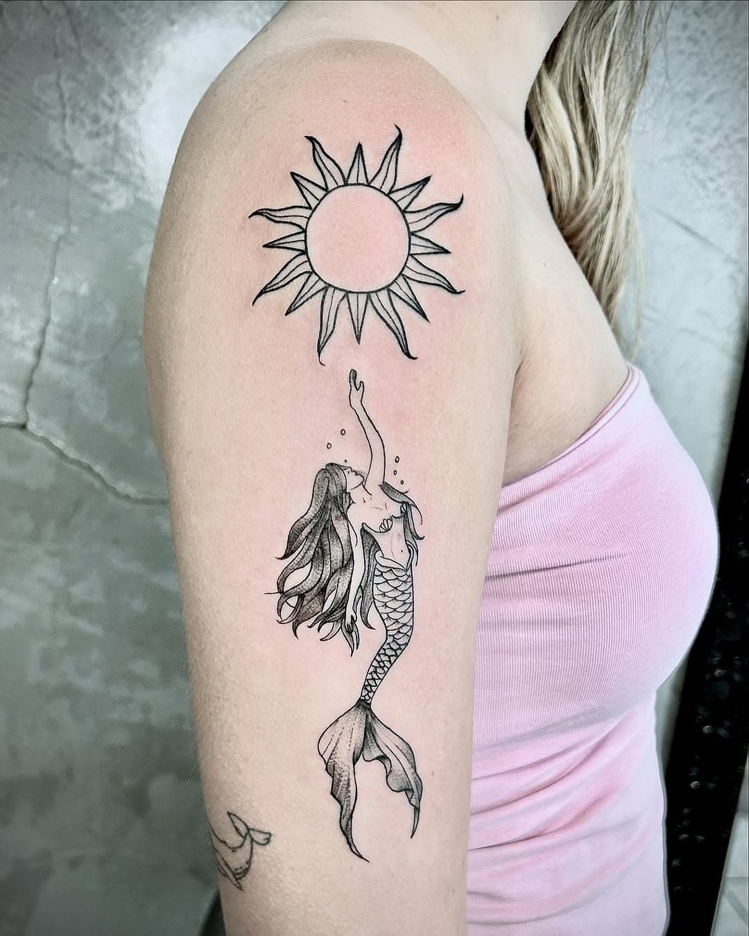 E rolou esse lindo trabalho, espero que curtam, muito obrigado pela a confiança e espero que curtam e gostem!!! Av. Marechal Floriano Peixoto 180 sala 1 - Centro 
 Watt’s 981464739 
E-mail guedestattoostudio@gmail.com
#guedestattoostudio #tattoosjc #sjc #sjctem #sjcampos #sjcam #sjctattoo #tattoo  #tattoist #tattooart #tattooartist #tatuagensfemininas #tatuagensdelicadas #tattoofeminina #tattoodelicada #inked #inkedgirls  #finelinetattoo #fineline #tattoosinspiradorass #novastattoos #tattoosarte #tattoosbrasill #tattoo2me #revistatattoobrasil #viperink #tattoonovale #xnettitan #xnetattooneedle