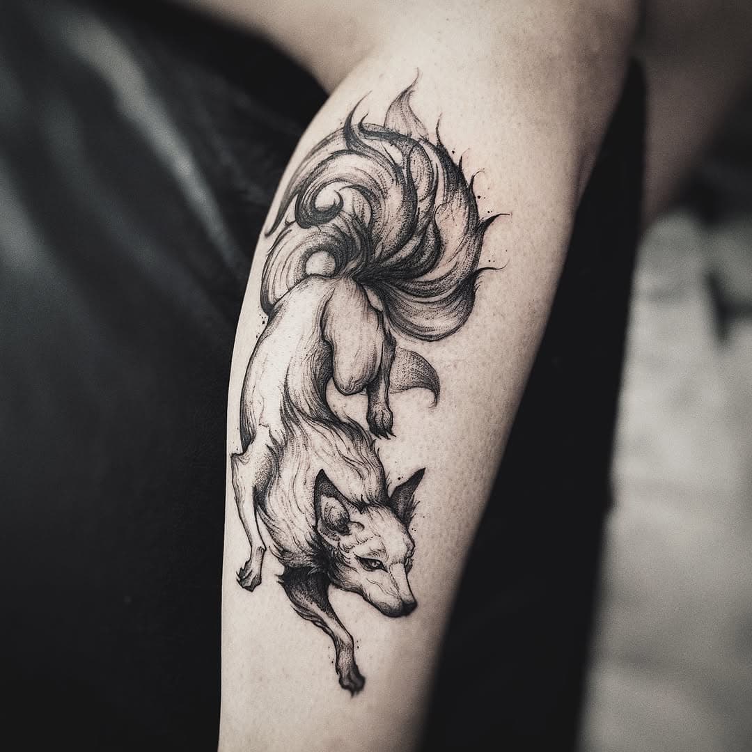 Kitsune lindíssima feita na minha querida @cristinewohl 🦊

#Tatuagem #tattoo #tatuagemfeminina #tatuagemdelicada #autoestima #inked #aesthetic #tattooartist #thebesttattooartists #blacktattooart #blackwork #blackworktattoo #blackworksubmission #onlyblackart #darkartists #artobacurae #blackink #tatuagembrasil #tatuagembr #universe #nature #tattooinspiration #darkaesthetic