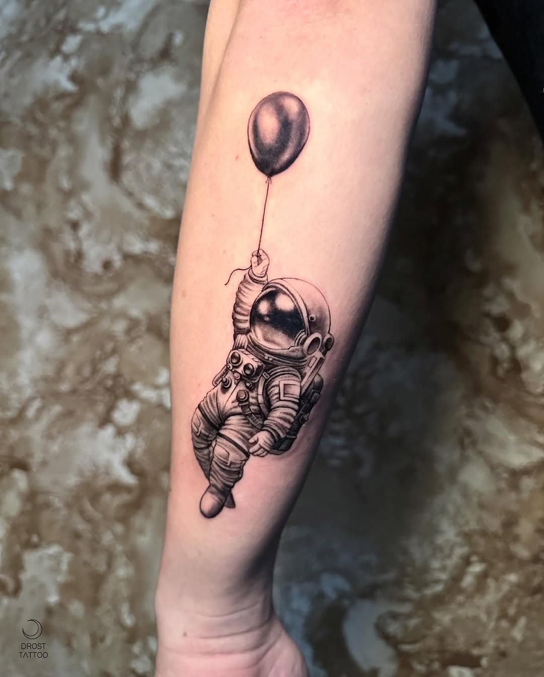 not even the sky is the limit 

a little project, way too cute not to post 🎈 thank you @ralphebob 
___________________
made by #drosttattoo at @hextattoostudio with @bheppo inkdefence @emalla.official #astronauttattoo