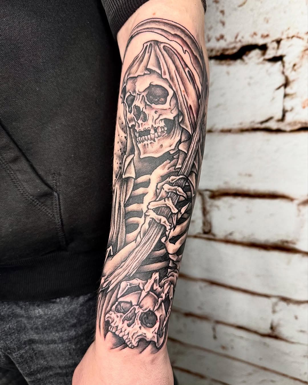 💀
.
.
.
.
@koerperkunst_koeln #mojostattoo #reaper #sensenmann #grimreaper #reapertattoo #grimreapertattoo #blackwork #blackandwhite #blackandwhitetattoo #tattoo #inked #ink #classic #oldschool #oldschooltattoo #skull #skulltattoo #cologne #colognetattoo