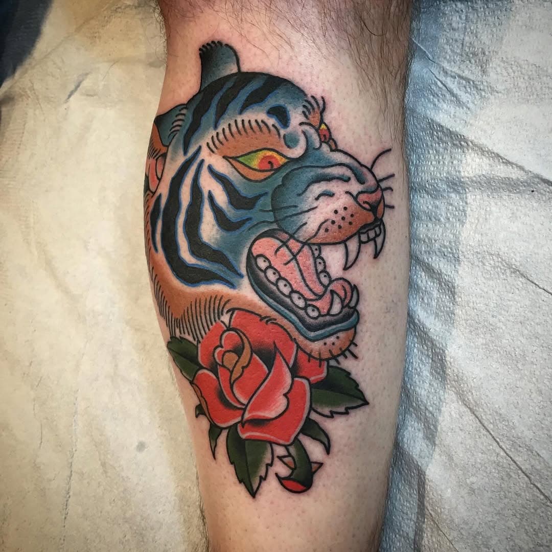 By Adam @adamfox Keepin’ it old school with this dope #tiger & #rose #tattoo! #traditionaltattoo 

𝙲𝚘𝚖𝚎 𝚏𝚘𝚛 𝚝𝚑𝚎 𝚝𝚊𝚝𝚝𝚘𝚘𝚜 - 𝚛𝚎𝚝𝚞𝚛𝚗 𝚏𝚘𝚛 𝚝𝚑𝚎 𝚎𝚡𝚙𝚎𝚛𝚒𝚎𝚗𝚌𝚎. 𝑩𝒐𝒐𝒌𝒊𝒏𝒈 & 𝓘𝓷𝓺𝓾𝓲𝓻𝓲𝓮𝓼:  EMAIL westseattletattoo@gmail.com
www.westseattletattoo.com