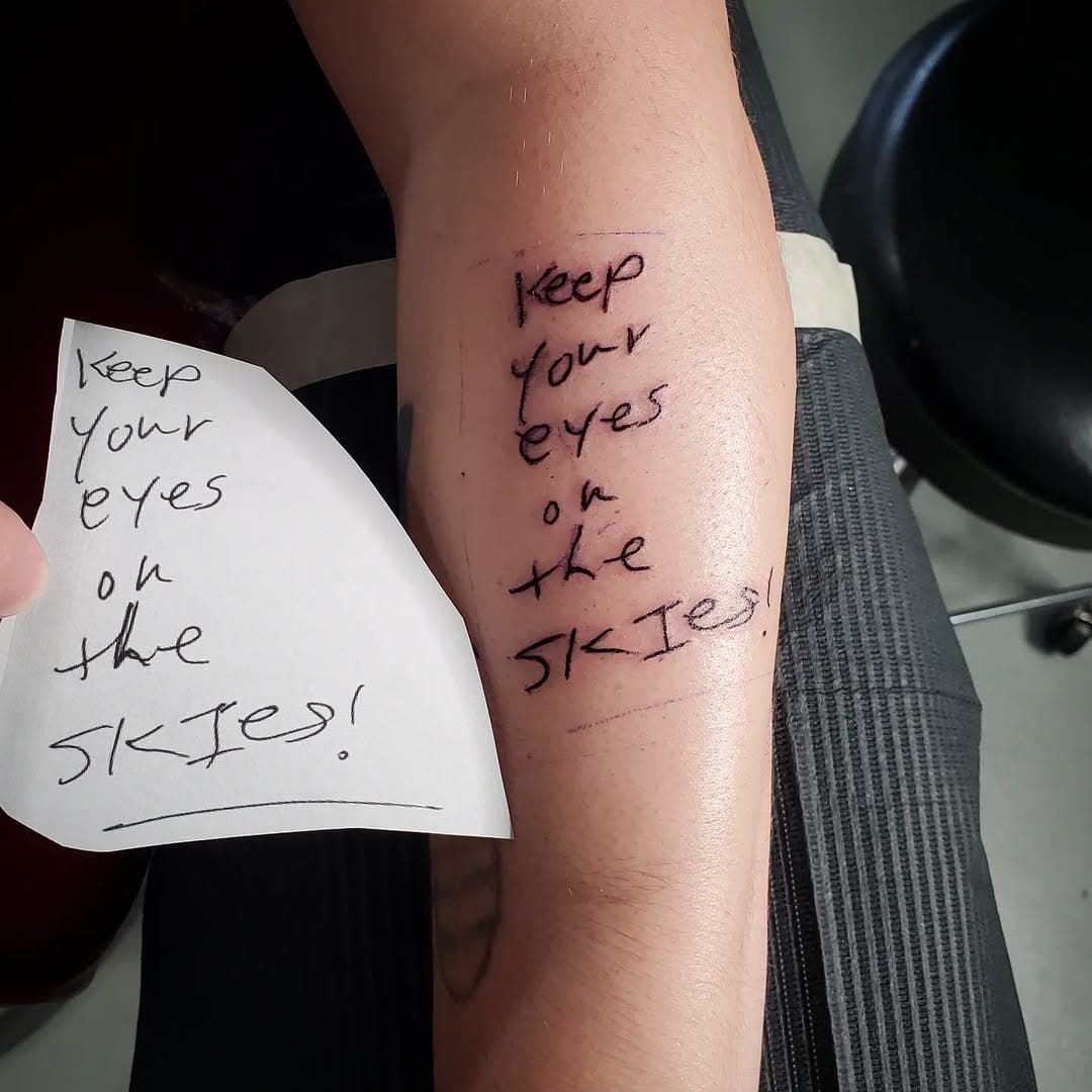 A memorial for a fellow bird enthusiast, and some great advice too! Thank mew for coming back again and again over the years!
.
#skeletonkeytattooportland #stjohnstattoostudio #workshopstjohns #cathedralpark #vegantattoo #veganfriendly