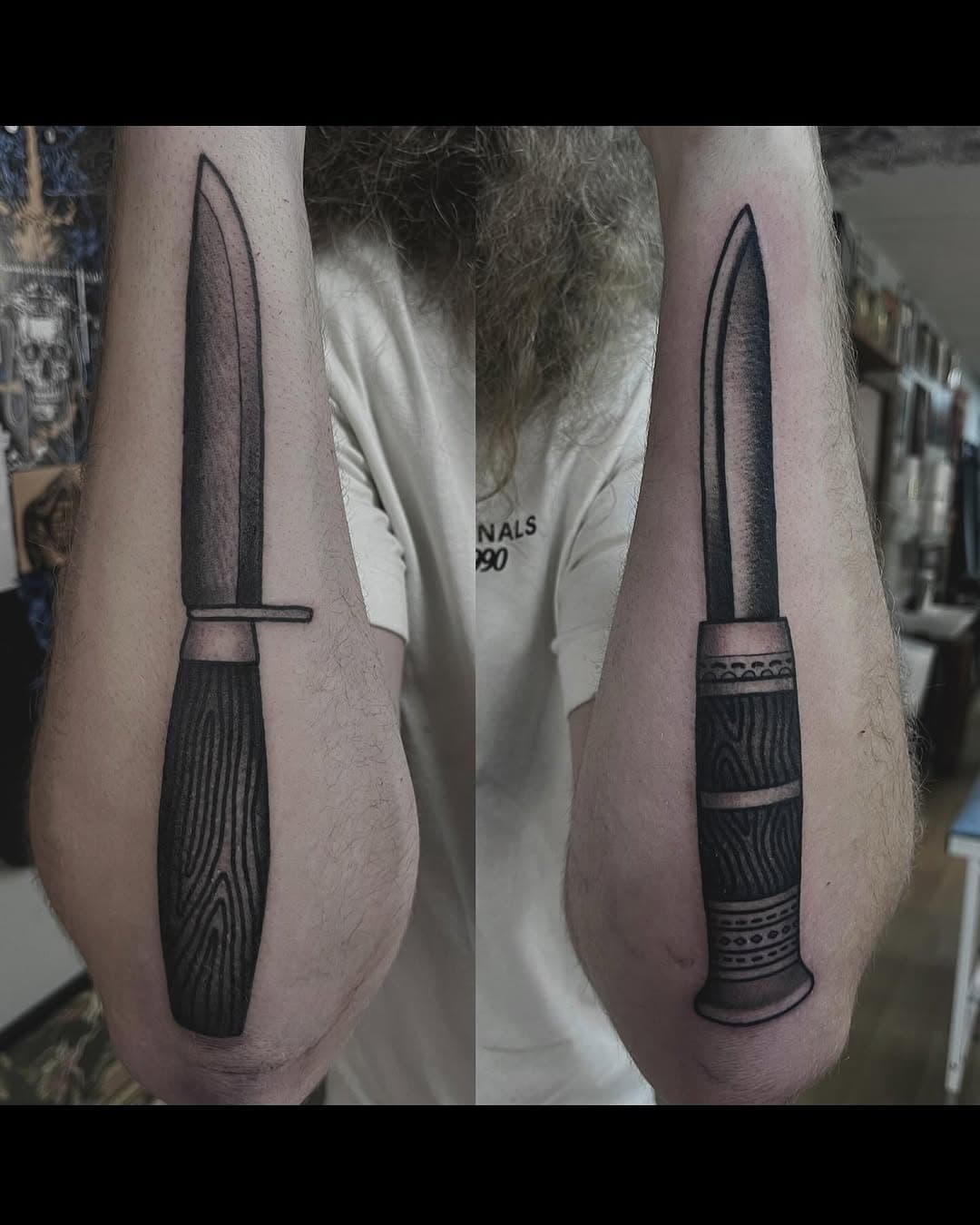 Found a photo of these two knives I did some time ago. I dont't think I ever posted it. If I don't post a picture of the tattoo I made on you don't be bummed, it probably just means you are the worst. Just kidding, my brain is mashed potatoes.