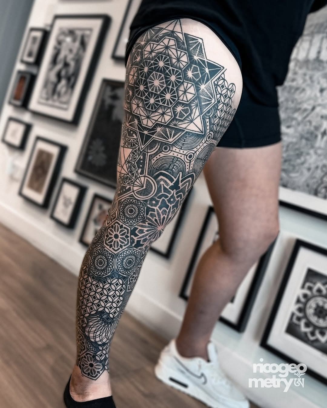 Leg sleeve!
#geometrictattoo