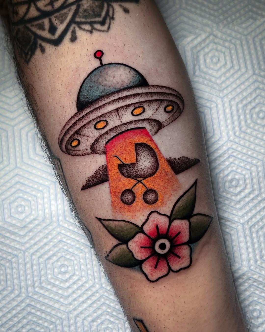 🛸 🧒 TRAD-DOT🧒🛸
Info e appuntamenti in DM oppure al 3932933609
Used: @probodysupply @delight_needle_cartridges @colordragonneedles @kurosumitattooink 

#tattoo#tattoos#pisatattoo#TTTpublishing#txtattooing#oldlines#darkartists#d_of_ink#radtrad#tattooworkers#tradeu#neotradeu#eutradtattoo#thebesttattooartists#WTT#tattoo_art_worldwide#traditionaltattoo#tattoodo#tattooselection#inkaddict#TAOT#italiantraditionaltattoo#topclasstattooing#tatuaje#TAT#oldschooltattoo#traditionalpoppy#tattooideas