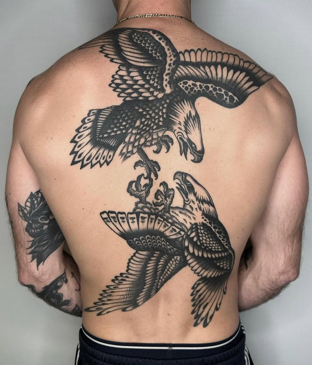 Freehand back piece from a customer reference
#tattoo #backpiecetattoo #eagletattoo #blacktattoos #blkttt #granadatattoo