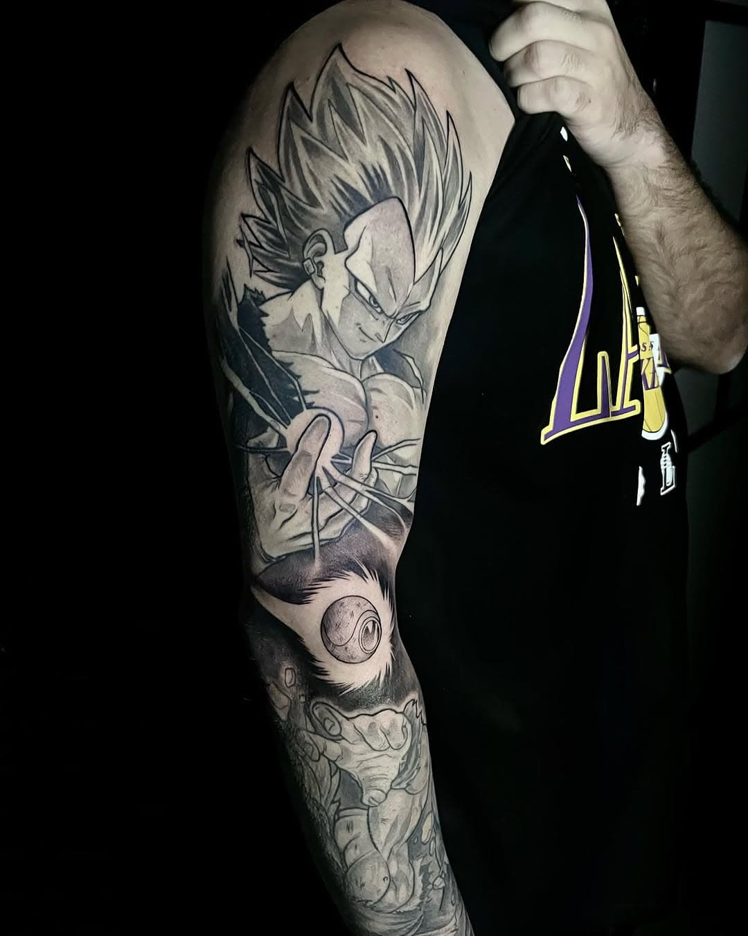 Asi de contento luce @se_luii su brazo!! 🔥 
Por fin terminamos la parte exterior añadiendole esta capsula saiyan uniendo a vegeta y goku! 

Espero terminar prontito el interior y enseñaros como queda el resultado final!!

Si quereis alguna pieza anime como esta podeis contactar al 620622897 o por DM

@origentattoo 

#tattoo#goku#vegeta#saiyan#anime#animetattoo#animetattoos#animesevilla#otaku#dragonballfans#dragonballdaima#dragonballsuper#dbzfans#animefan#dragonballtattoo#gokutattoo#sleevetattoo#tattoosdbz#dragonball#vegetatattoo#super#saiyan#dbzkai#animesevilla#sevillatattoo#sevillatatuajes#origentattoo