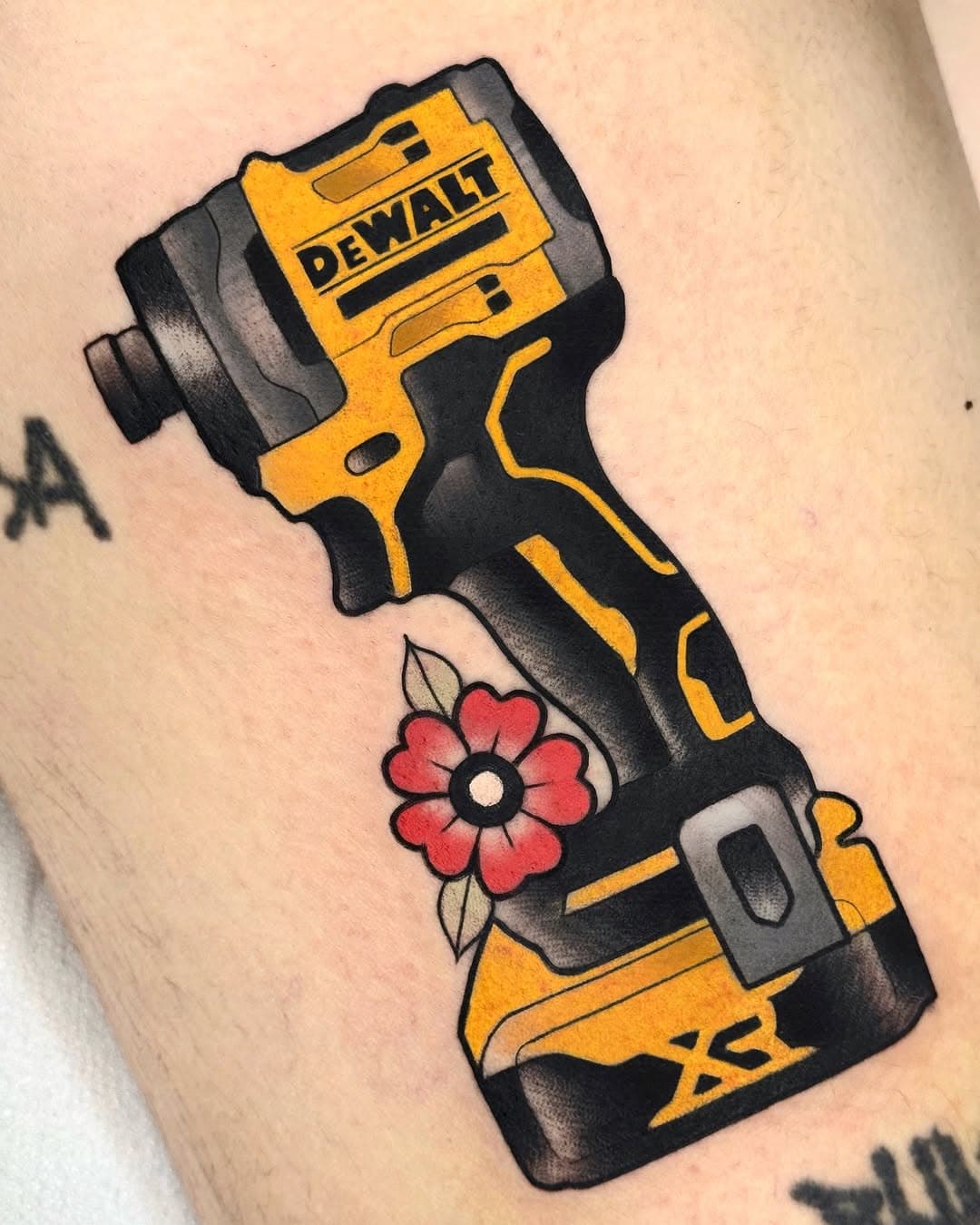 Llave de impacto DCF860NT-XJ @dewalttough Ya paro de tatuar taladros lo prometo.
.
Hecho en @blackship.bcn
.
#eternalink #barber_dts #kikeesteras #barcelonatattoo #blackshipbcn