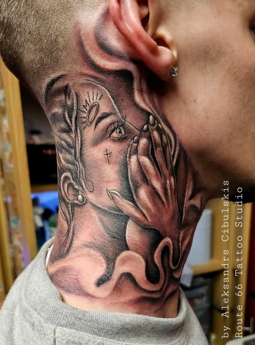 Whispering angel tattoo on neck in black and grey style. Did today. Have a look please.
#legtattoo  #chesttattoo #thightattoo #wolftattoo #watercolourtattoo  #lineworktattoo #portrait #portraittattoo #legtattoo #rosetattoo  #coveruptattoo #coverup #tattoo #dogportrait #sleevetattoo #leicester #tattoolife #tattoo