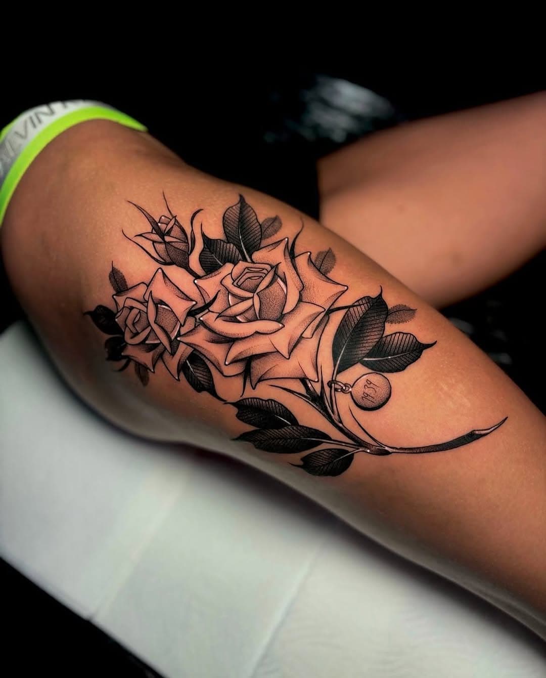 R E S I D E N T  A R T I S T 🥀 @bellejordentattoo 

Ohhh, we love Belle’s rose tattoos 🫶🏻 A beautifully placed thigh piece!

Belle has space to tattoo this Saturday 🙌🏻 DM Belle to book in ✨

#cambridgetattoo #rosetattoo #thightattoosforwomen