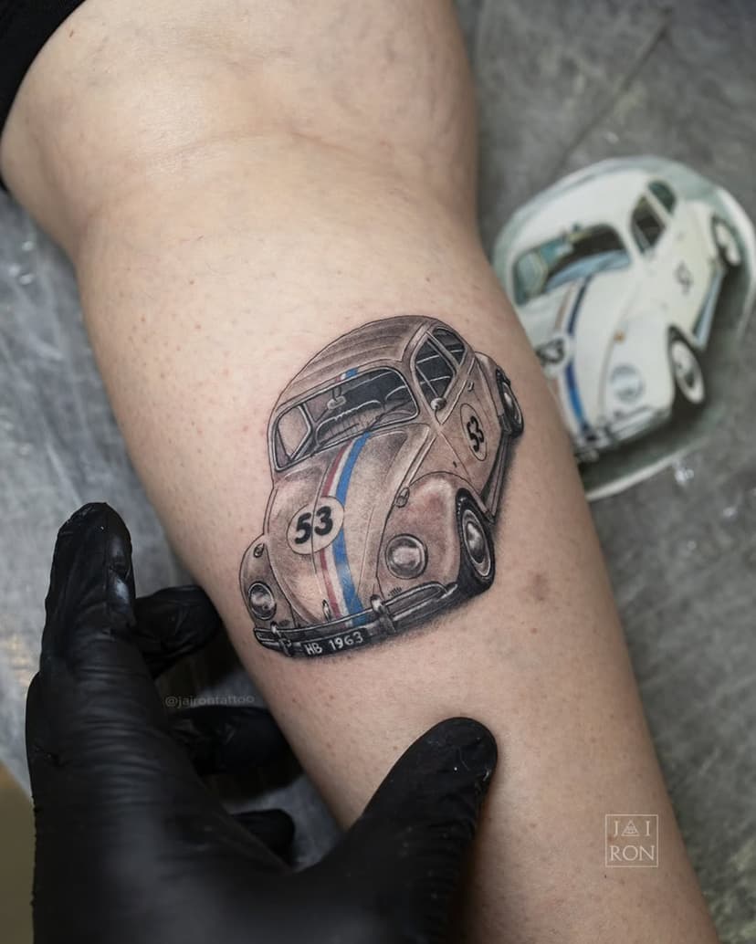 Um clássico, e que já fez parte de muitas famílias.
Herbie 53
.
.
.
#jairontattoo #herbie #herbiethelovebug #herbietattoo #finelinetattoo #tatuagemtraçofino #tatuagemdefusca #fuscatattoo #lovefusca #minirealismtattoo #minirealismotattoo #paixaoporfusca #tatuagemrealista #semeufuscafalasse #herbie53