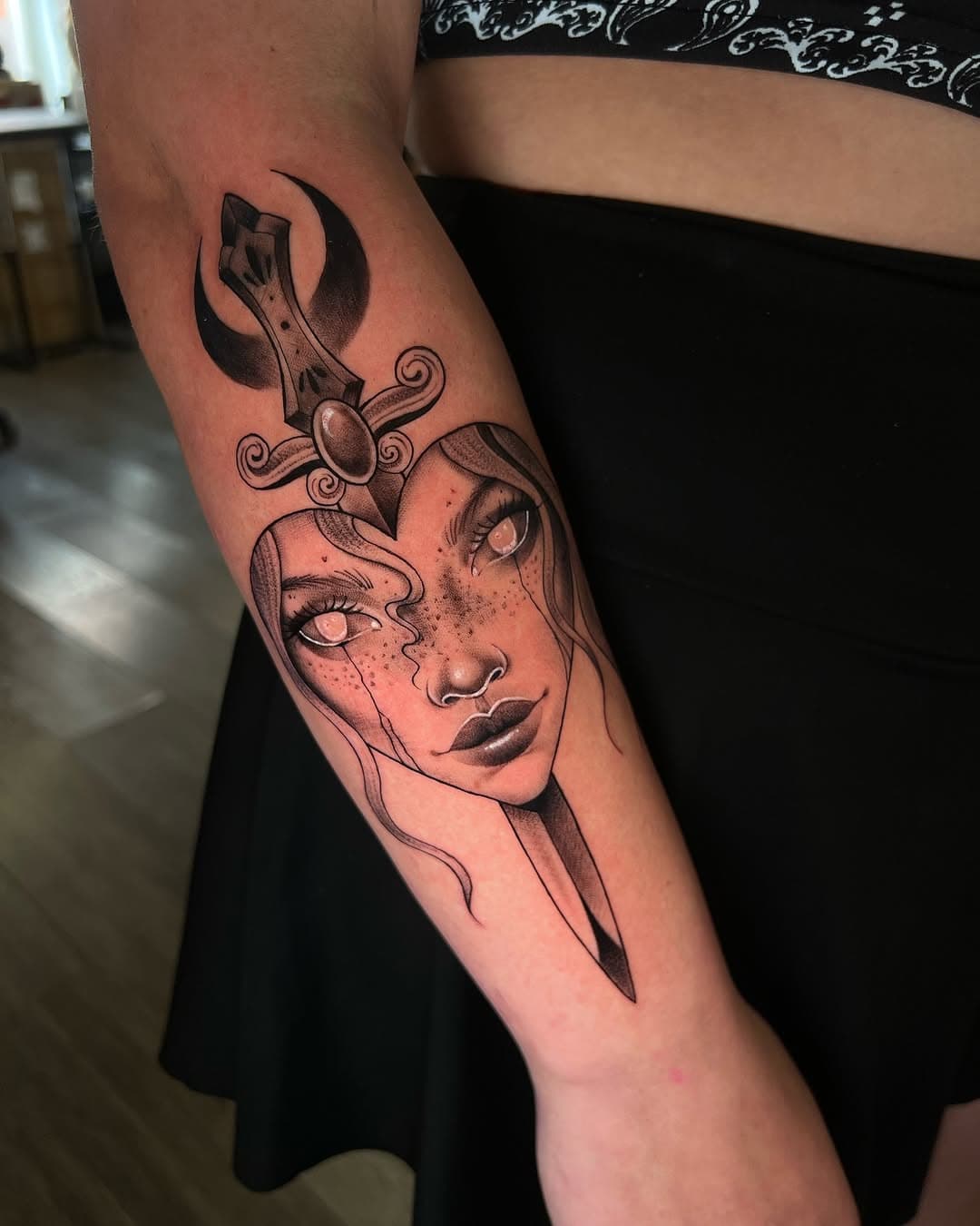 Gosh! I almost forgot to post this cutie! Thank you so much for trusting me Duygu♥️🔥 can’t wait to tattoo you again✨

Done at @tattooeastside 🥰

#neotraditionaltattoos #neotradicionaltattoo #neotraditionaleurope #neotradi #neotradtattoo #neotraditionaltattoos