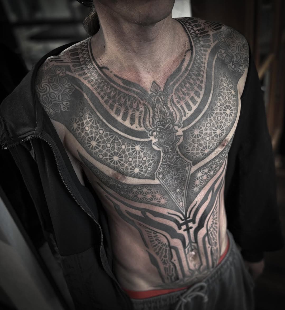 Unreleased footage of big brother @alex_skinart ❤️
Top and stomach by me 
Chest piece by broda @cacobilltattoo 

Have an amazing day !