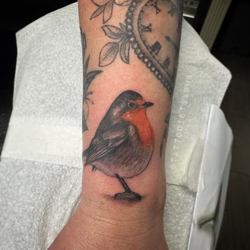 Did this robin for Linda ❤️. Thanks for looking  #robintattoo #birdtattoo #leicestertattooist #leicestertattooartist #uktattooartists #uktattooartist #uktattooist @realarttattoo