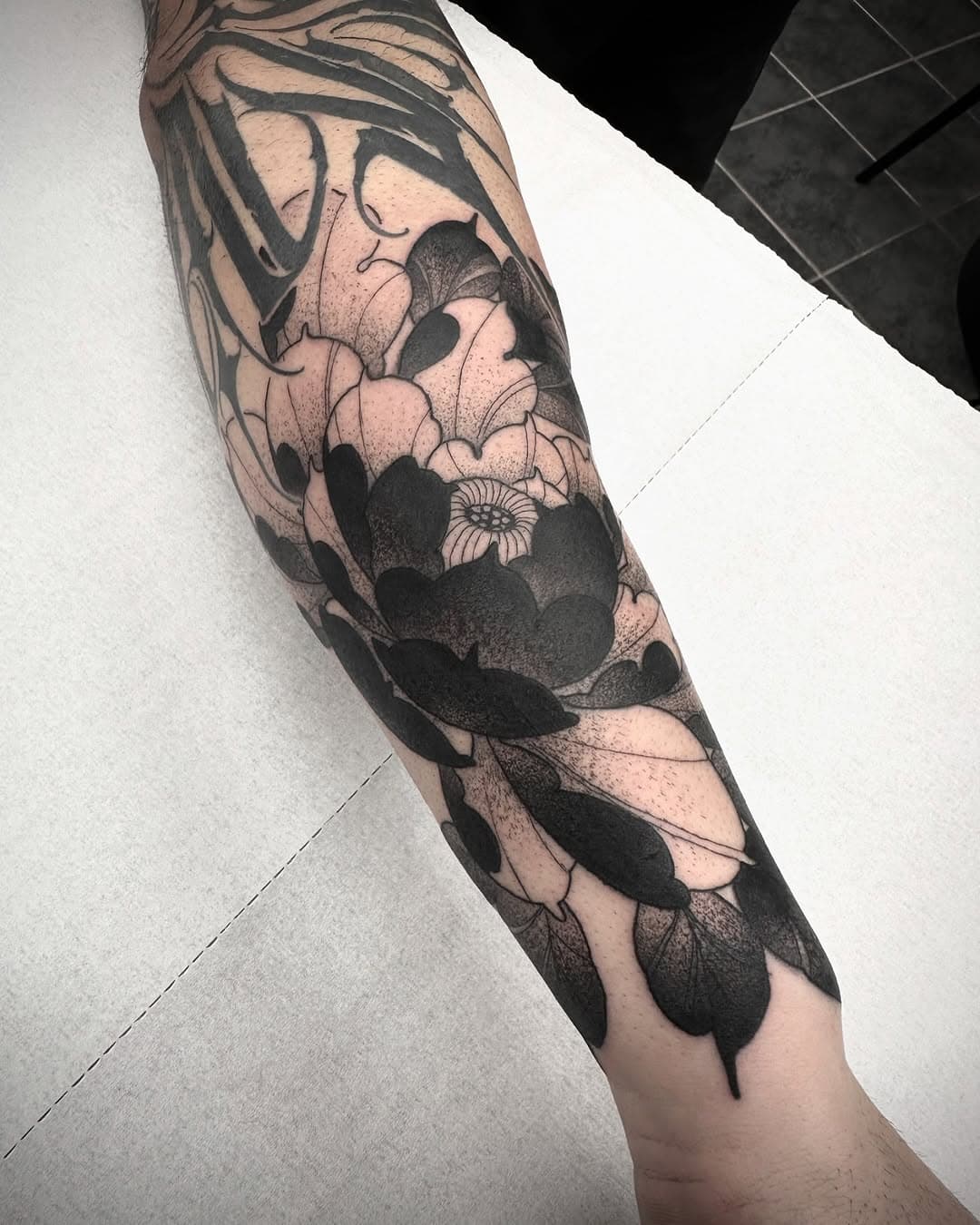 Peony for Nikos
Thanks for your trust bro!
Done at @knifepartytattoo 
@killerinktattoo!
For appointments send mail at blvckstab@gmail.com
#tattoo #tattoos #tatts #tattooofinstagram #blackwork #sketchtattooing #blackworkerssubmission #blackworktattoo #instatattoo #tattoosofinstagram #thebesttattooartist #TattooSnob #inkstinktsubmission #tattrx #tattoodo #skinart_mag #thinkbeforeyouink #inkedmag #btattooing #onlyblackart #thebesttattooartists #radtattoos #sullenclothing #tttism #blackworckershero #killerinktattoo #tx