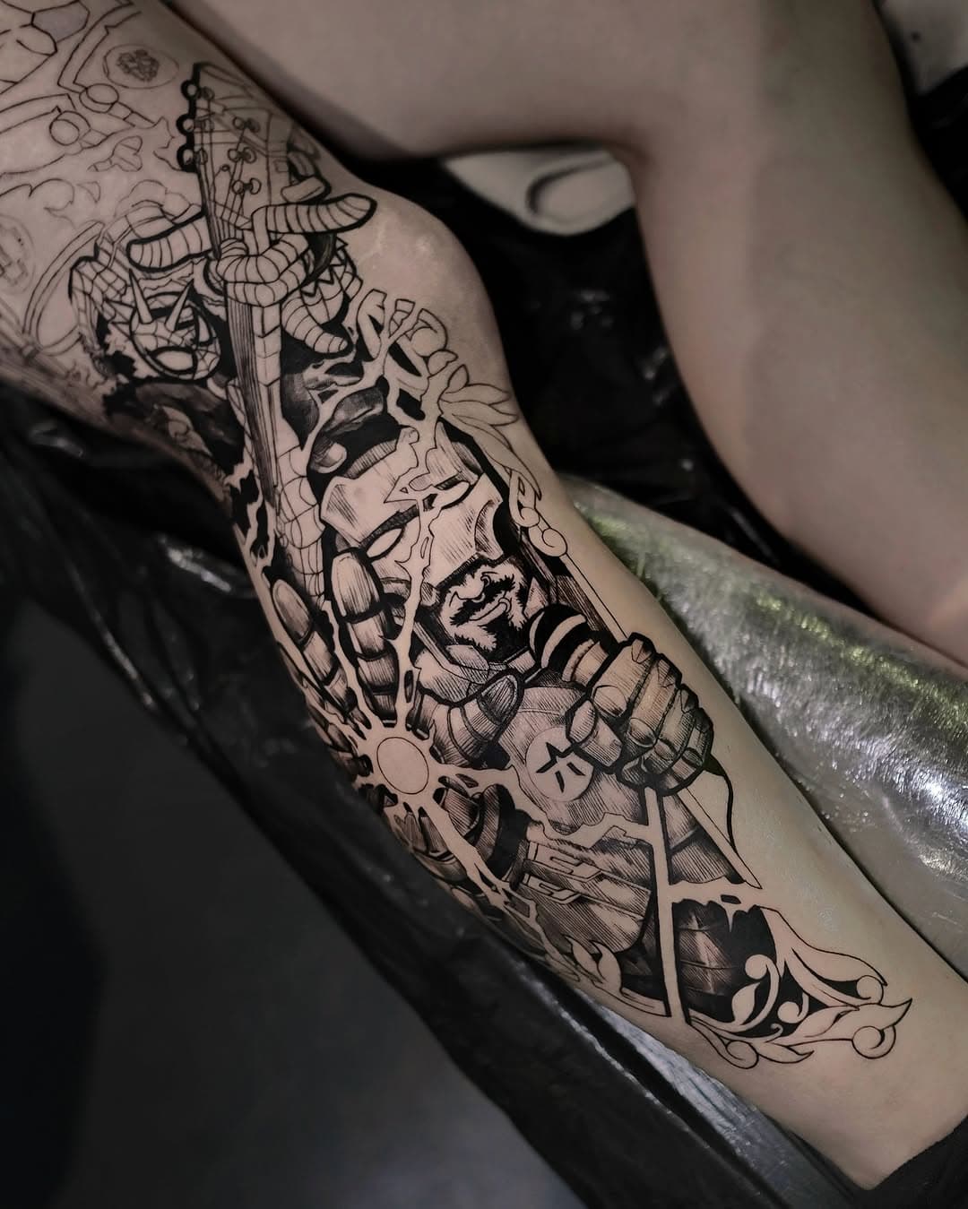 Work in progress 👌🏻
Marvel rock band leg half sleeve 😎

👼🏻 

Roma - Agenda aperta📔

Milano - Febbraio 5-8
Amsterdam - March 5-15
Munich - April 9-12
Berlin - April 15-19

DM per appuntamento
✉️ artofvaaadaaa@gmail.com

#rometattoo #romatattoo #romatatuaggio #rometattooartist #linework #marvel #marveltattoo #marveltattoos #marvelspiderman #marvelironman #ironman #ironmantattoo