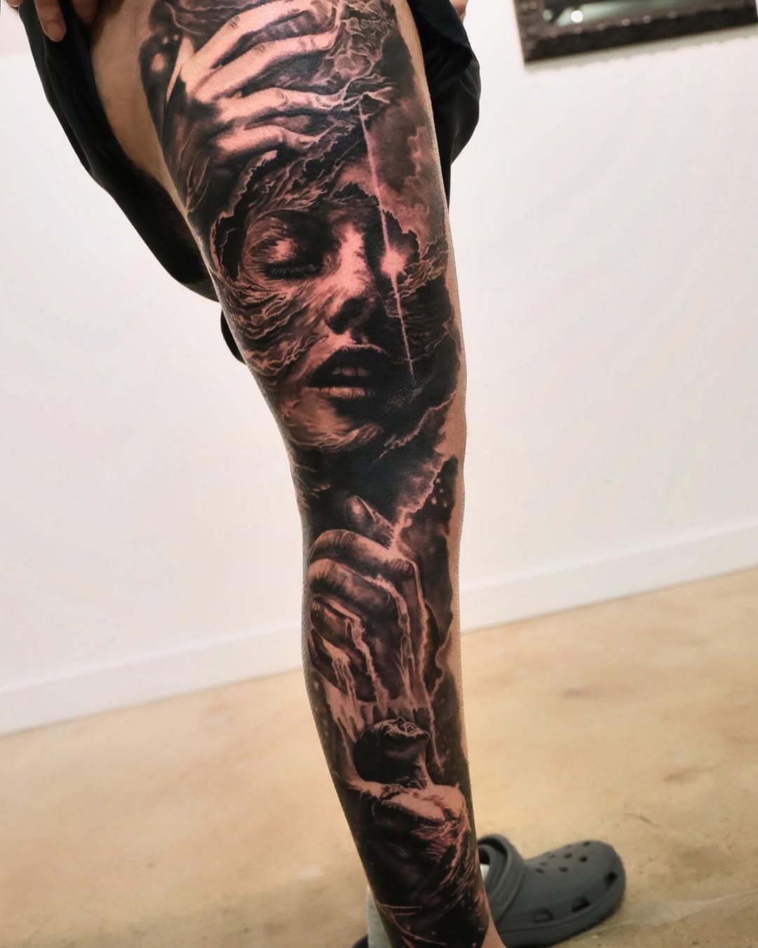 Fun project done over 4 days for Alex! Thank you for the trust and patience 🙏🏼 looking forward to carrying on with this one
•
•
#tattoo #tattooartist #art #artist #blackandgrey #blackandgreytattoo #legtattoo #losangeles #longbeach #cardiff