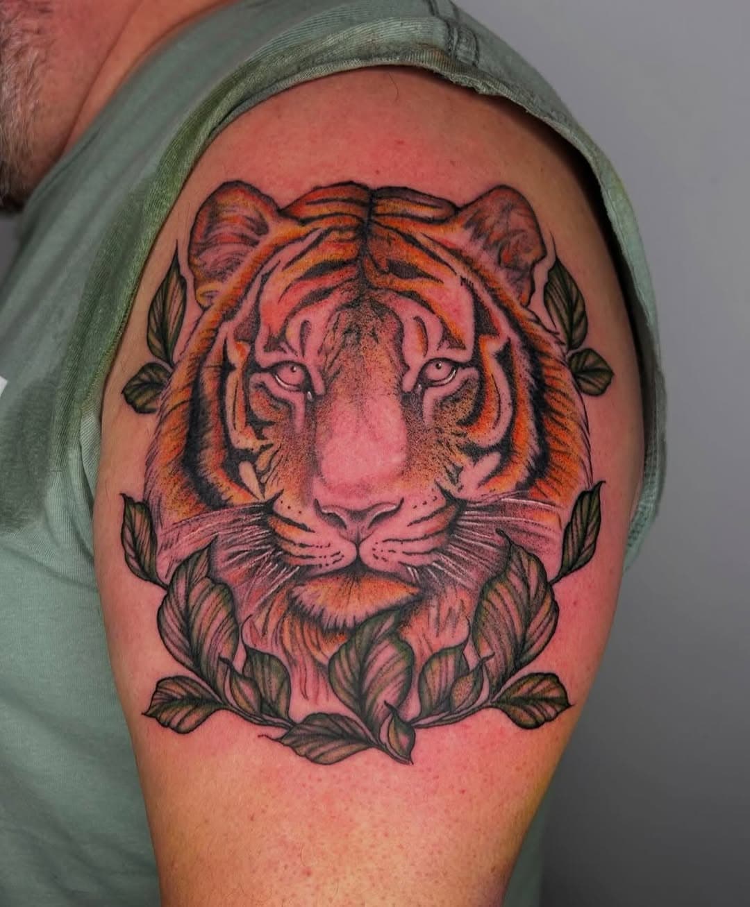 Beautiful tiger by @gpearsontat . Any inquiries please contact George directly.

#tigertattoo #tiger #stipplework #stippletattoo #colourtattoo