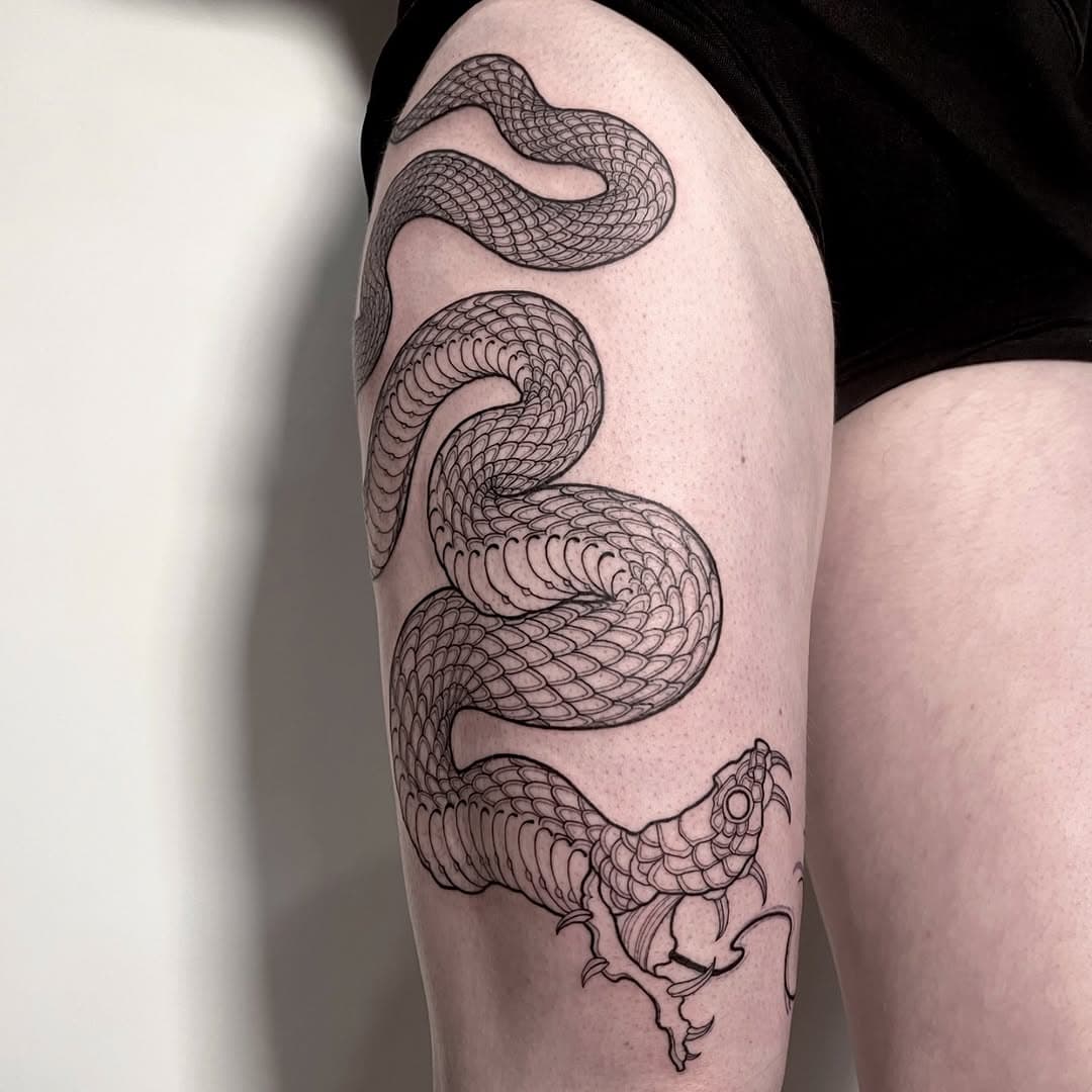 Knocked out this line work snake today. 🐍 Kept it sharp and striking—just what @yesrepp asked for.

What do you think of this piece?
📍 @blindtigertattoo 
DM to book.

Hashtags:
#SnakeTattoo #LineWorkTattoo #MinimalInk #CleanTattooing #TattooArtist