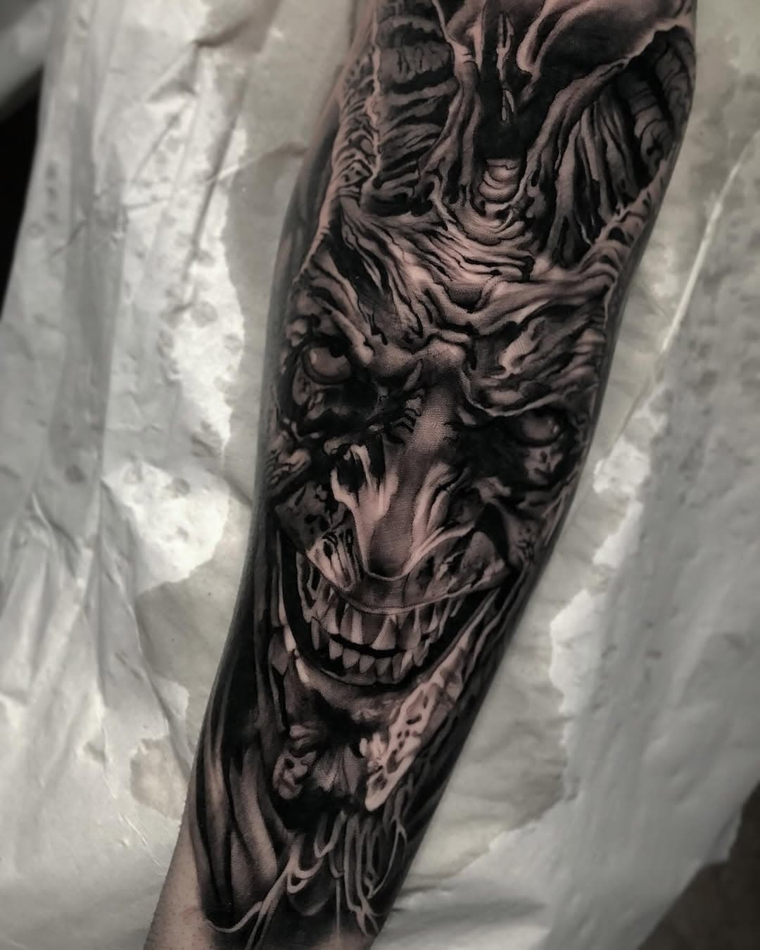 The Devil inside para @diefer605 
Las abuelas nunca te volverán a mirar igual 
Nos vemos pronto para la siguiente 🤟🏼
Realizado con materiales @sumuntattoo 
💥nuevas fechas para ASTURIAS!💥
3-11 marzo @xuamastudio 
#tattoo #spaintattoo #evil #eviltattoo #devil #deviltattoo #lucifer #lucifertattoo #blackandgreytattoo #blacktattoo #sumunproteam #kwadron