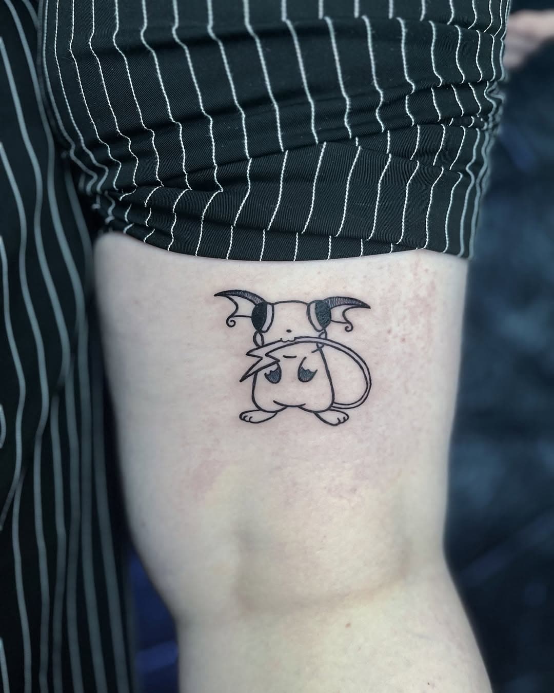 Tym razem Raichu 🖤🖤
Jeszcze dużo pokemonów czeka na swoją kolej, zapraszam do zrobienia swojego ✨
.
.
.
Book open
#krakowtattoo #pokemontattoo 
Tatuaż kraków • ignorantstyle • pokemon • raichu • mysz • derp • funny