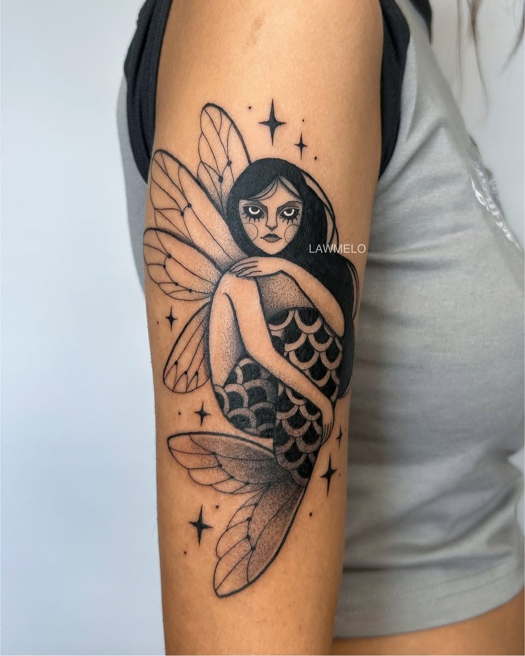 Sereia fada para a @yasminlorido 🧜‍♀️🧚
Obrigada demais pela confiança e pela liberdade 💖
.
Apoio @jordan_tattoo_supply ✨
.
Este é um desenho autoral. Não autorizo a reprodução total ou parcial do trabalho.
Todos os direitos reservados / Law Melo ©️ 2024/2025