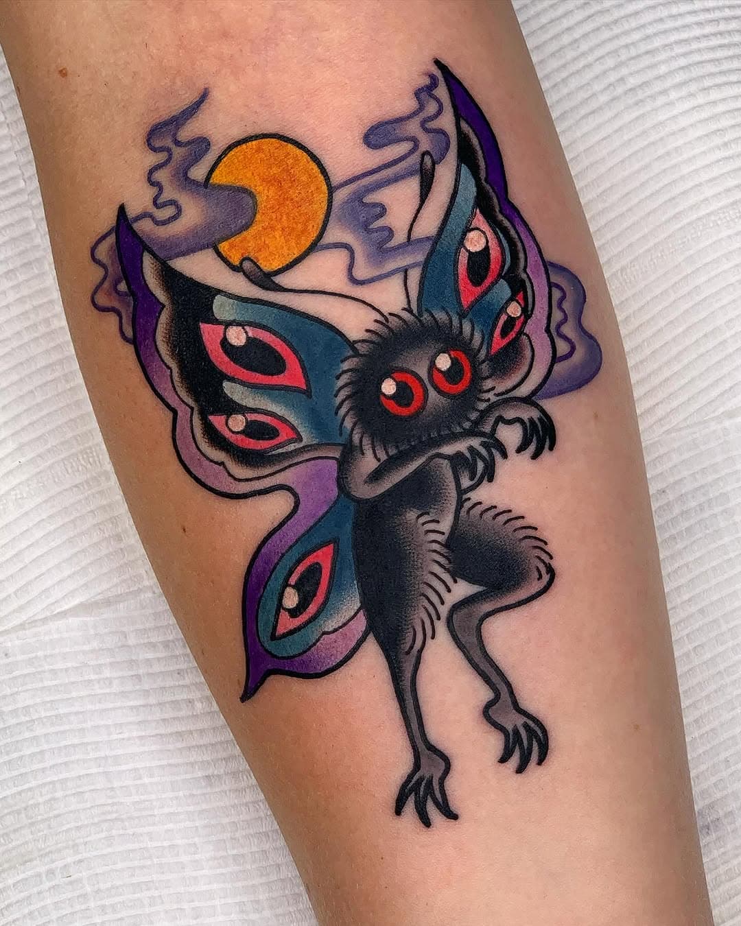 👀🖤 THE MOTHMAN OF POINT PLEASANT 🖤👀 

First tattoo of the year ☺️

Made at @thegrandillusiontattoo 🖤 

👀🖤👀🖤👀🖤👀🖤👀🖤👀🖤👀

#mothman #virginiamoths #pointpleasant #melbournetattoo #spookytattoo