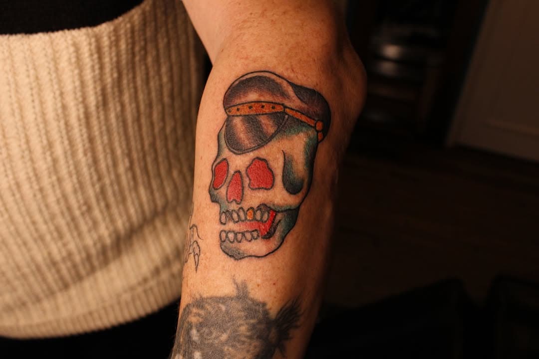 Toffe traditional skull door @jorrit_tattooer!

Voor kleine tattoos zoals deze klassieke klapper kun je vaak snel bij ons terecht. Met dit weekend voor de deur is dat natuurlijk een inkoppertje: Wij zijn op vrijdag vaak tot later open, op de zaterdag staat de koffie klaar van 10.00 tot 17.00!

Toch liever een afspraak maken? Dat kan ook! Via onze website kun je ons afspraakformulier invullen en nemen we zo snel mogelijk contact met je op!

www.halvemaentattoo.nl

#Oldschool
#Tattoo
#Tattooworkers 
#Tradworkers
#Tradworkerssubmission
#TraditionalTattoo
#Tattoolove
#Handpaintedflash
#Tattoosthatlookliketattoos
#Flash