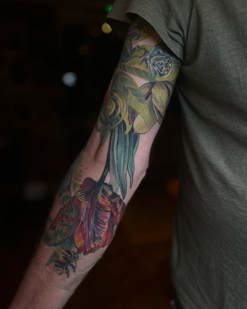 All healed and settled on Nigel’s inner arm 🥳 
Top from 2023 and tulip & bee from 2024 

#healedtattoo #healed #parrottulip #bee