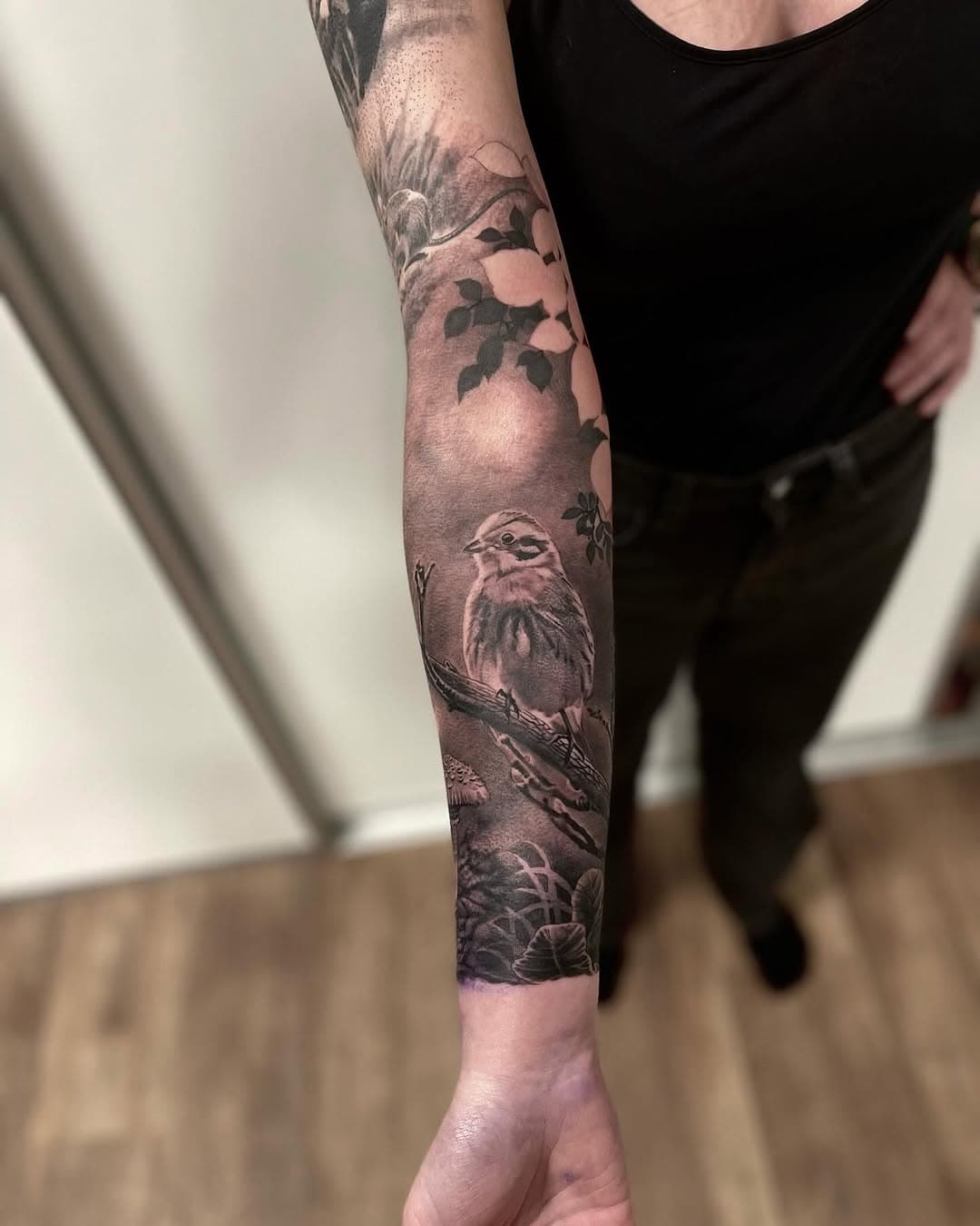 Chipping away on this project, we are a bit past midway and very exited to finish and tighten everything up🙌🙏🏻 vid förfrågningar maila: jens@heavenlyink.se. Alla stilar, halvgott kaffe och garanterat hits på stereon.