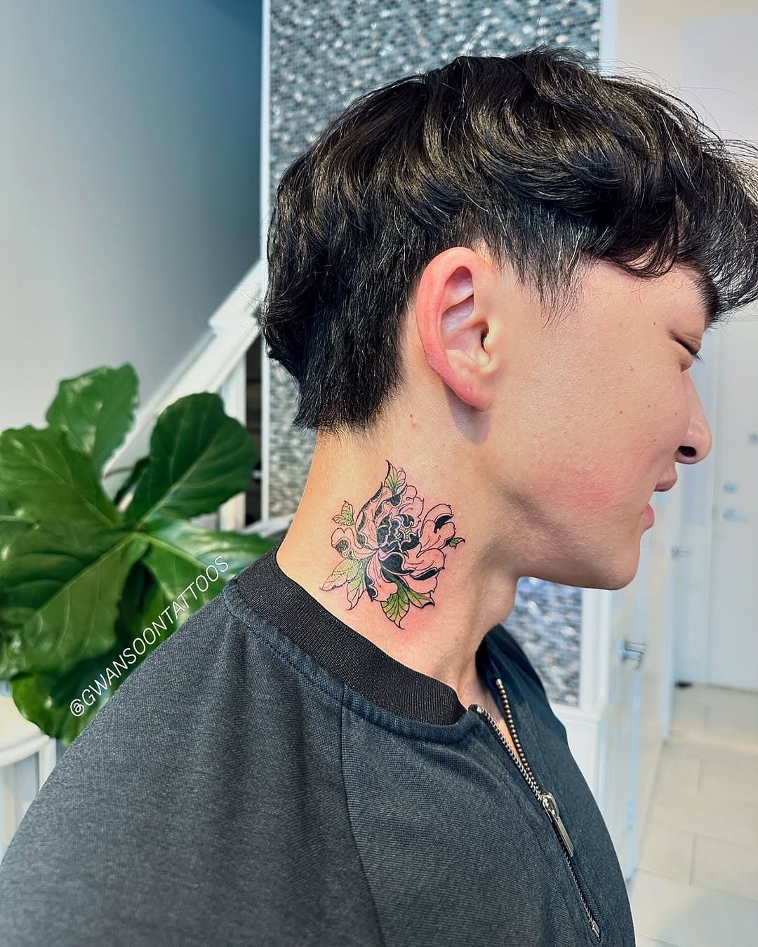 Peonies flower tattoo done on neck 🖤 Thanks Jimmy for flying in! Always a pleasure 🤓 _________________________________________________ 
Follow us @gwansoontattoos ✍🏼
_________________________________________________

☎️ 1-416-909-9055
📩 info@gwansoonleetattoo.com
🖥 www.gwansoonleetattoo.com
_________________________________________________ 
. 
.
.
.
.
#gwansoontattoos#blackandgrey#tattooartwork#tattoooftheday#tattoolife#tattoomodel#tattoostyle#skinart#tattooideas#tattooart#tattooinspiration#torontoart#torontoartist#mississauga#toronto#brampton#oakville#torontotattoo#mississaugatattoo#tatuaje#tattooidea#femaleartist#타투#necktattoo#flowertattoo#flowertattoodesigns#peonies#peoniestattoo#peonytattoo#floraldesign