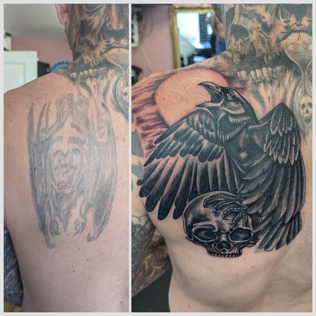 Big fat raven cover up #raventattoo #birdtattoo #coveruptattoo #covertattoo #backtattoo #crowtattoo #southyorkshiretattoo #darktattoo