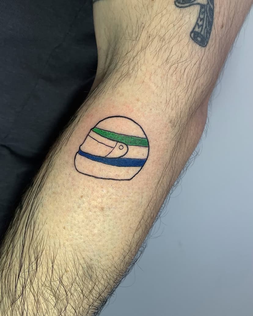 Um viciado em F1! 
Obrigado amigo por confiar no meu trabalho @lucasbeerre 

Para agendar ou tirar dúvidas, chamar no direct ou pelo link na bio.

#tattoo #senna #uberlandia #f1 #uberlandiaeregião