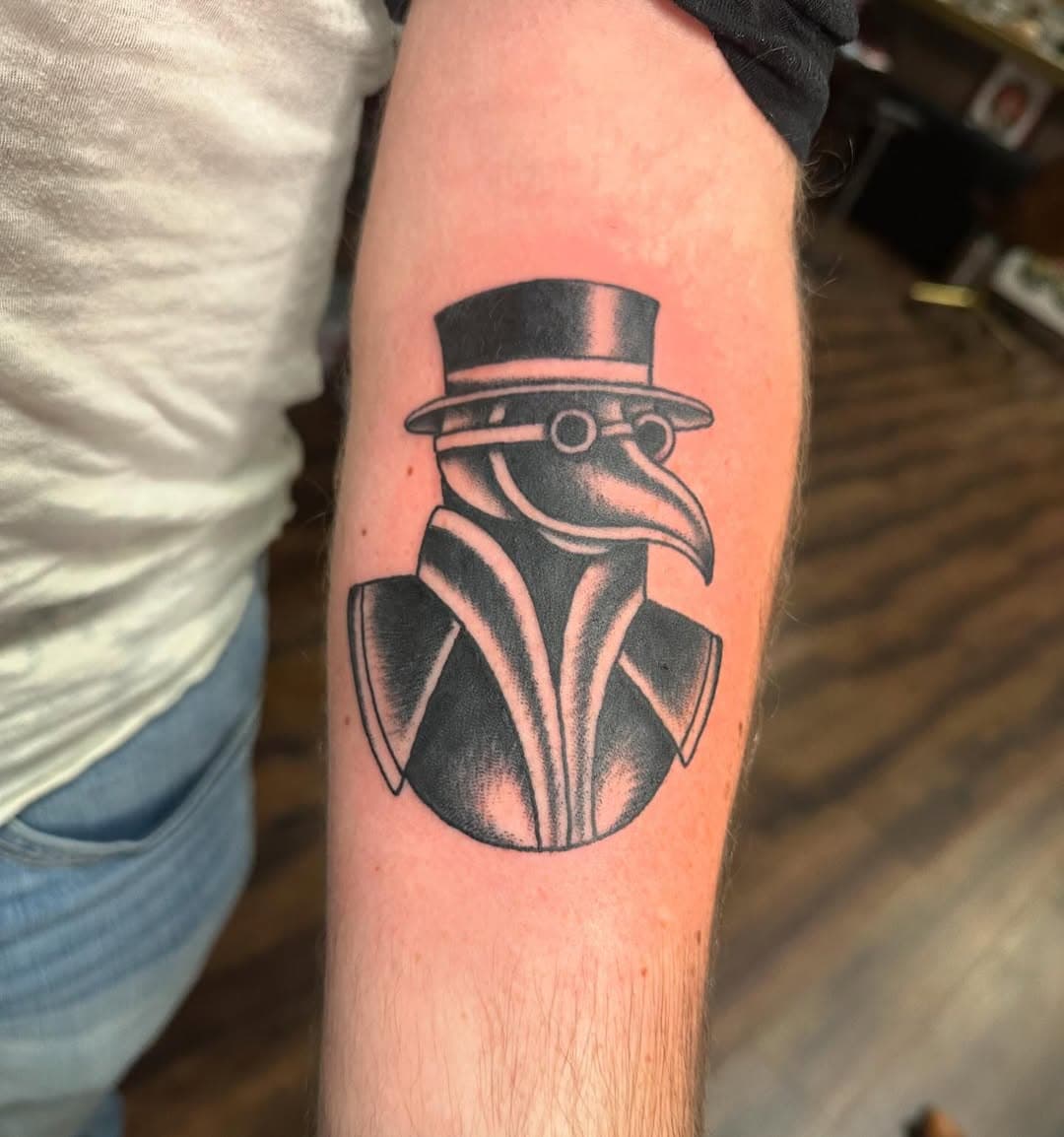 Plague Doctor based on clients internet reference.

Really stoked on this one.

Thanks for looking.

Books Always Open! 
@good_times_tattoo_studio
Email, DM or Click the Link!

🔥🔥🔥🤝🏼🤝🏼🤝🏼🔥🔥🔥

#traditionaltattoo #americanatattoos #classictattoo #realismtattoo #tattoo #blackandgreytattoo #dotwork #dotworktattoo #austintattooartist #texastattoo #texastattooers #texastattoos #austin #austintattoo #austintattooers #cedarpark #roundrock #pflugerville