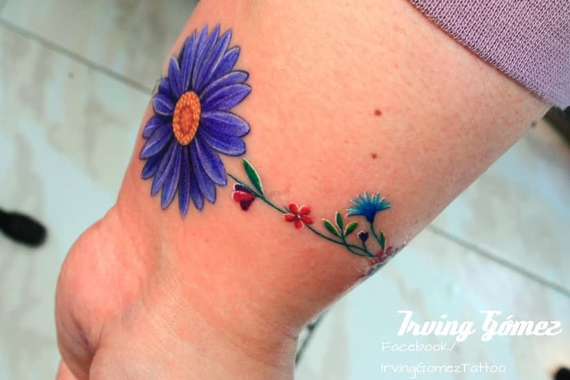 Brazalete mini flores y flor 🫶 
Espacios disponibles agenda tus  citas inbox 

#colibri #tatuajes #mini #tatuajespequeños #embroideryart #tatuajesdelicados #minitatuajes