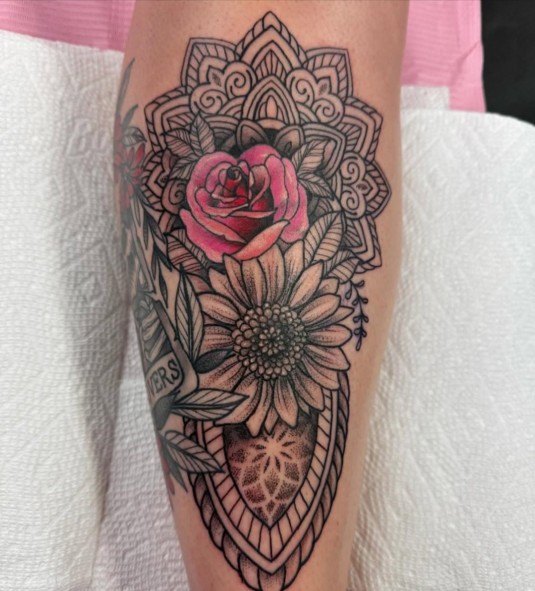 Fun one in @leyleydafinesttt  for her birthday. 

#hellorhighwatertattoo #michigantattooartist #mittenmadetattoos #michigantattooshop #geometrictattoo #floraltattoo #michigantattooers
