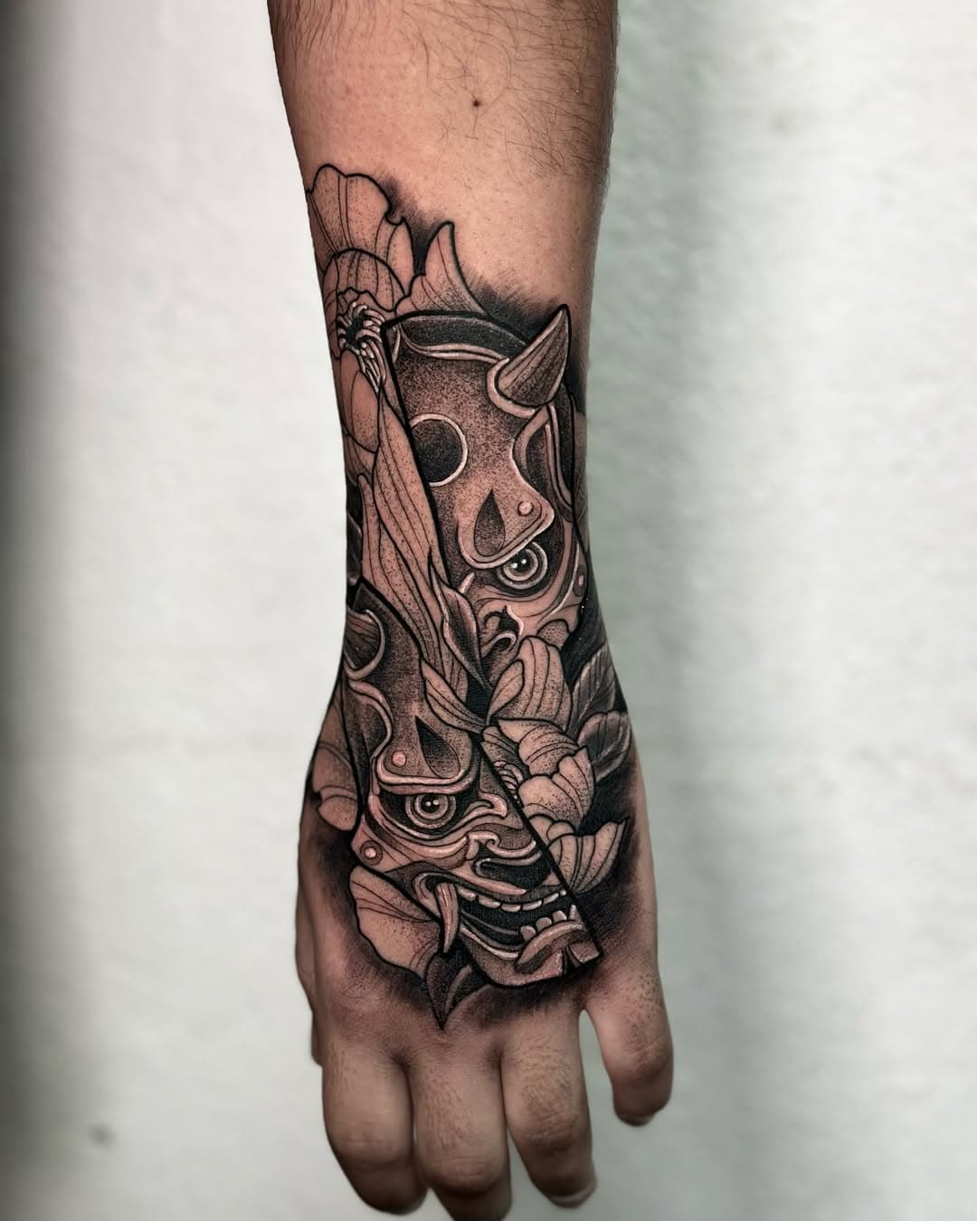 Piece done for @maico_vinicius_ . Thank you so much for lemme free to create and do your tattoo on my style. If you guys want get some animes tattoos, please hit me up with your awesome ideas and cool designs for pricing and availability 
.
#hannya #animetattoo #hannyatattoo #orientaltattoo #geektattoo #ireland #dublin #dublintattoo #dublinink #ink #tattoo #blackwork #hannyamask #japanesetattoo #maletattoo @oldschooltattooltd